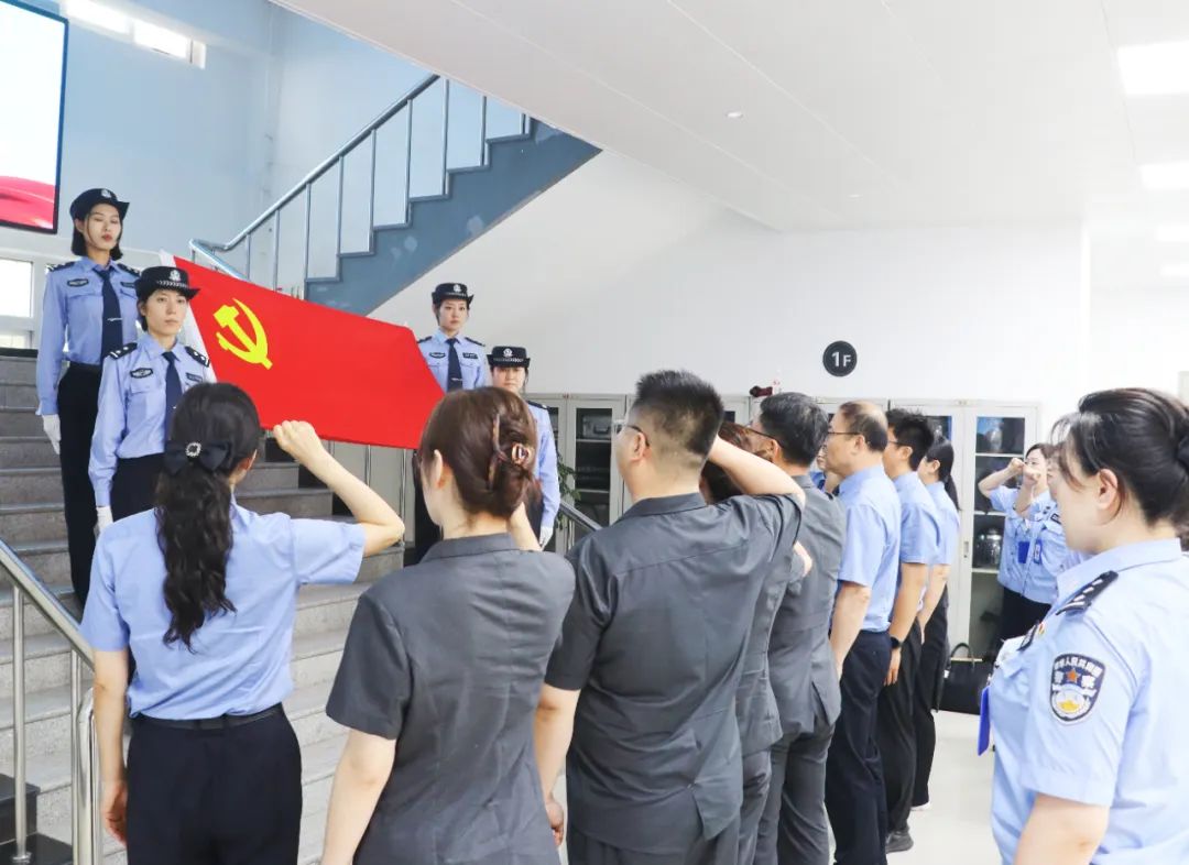 党建引领聚合力 法治实践守初心｜沈阳城郊院开展主题党日活动